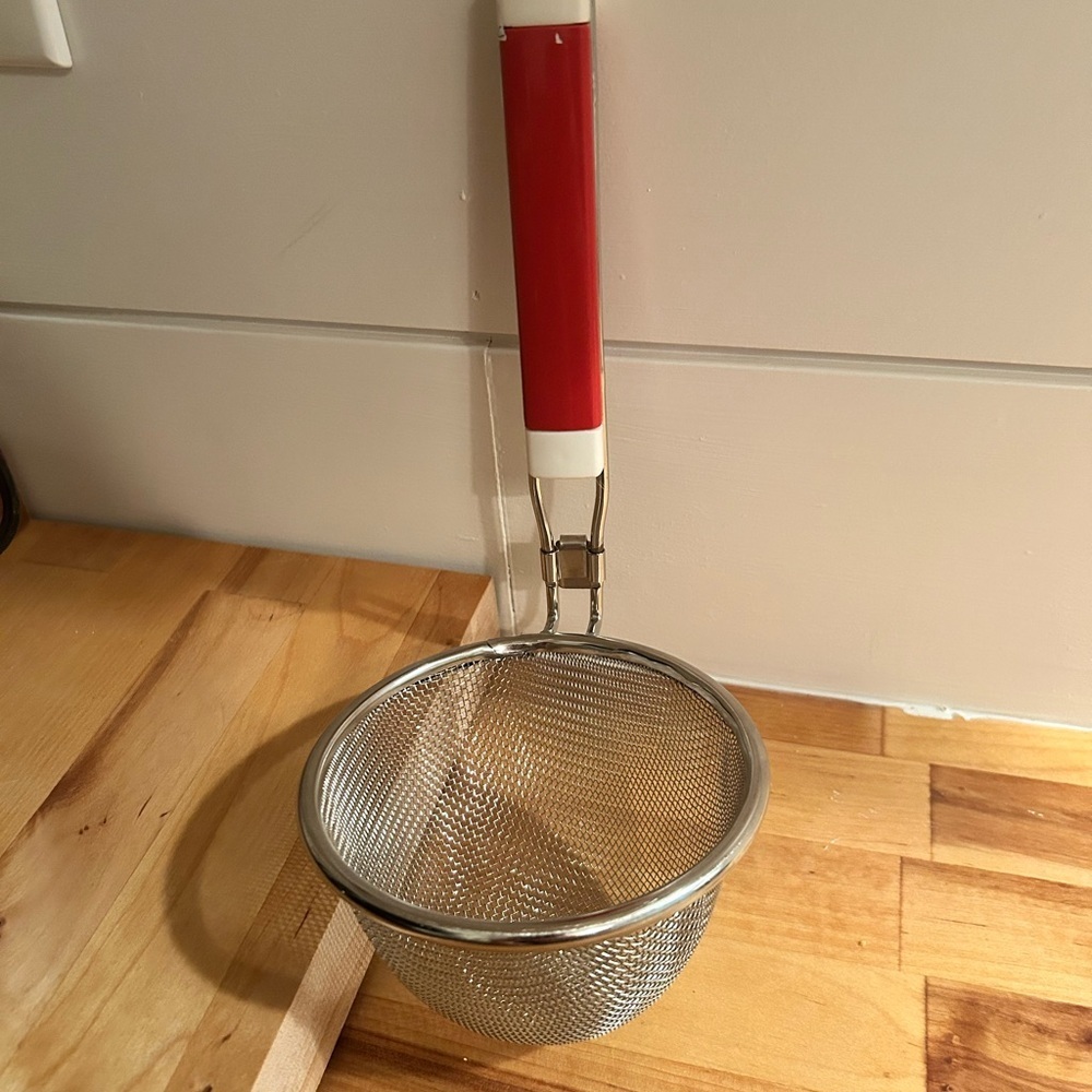 Very durable stainless steel and plastic strainer- make your job easier